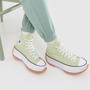 Converse Run Star Hike Platform High 
PREOWNED IN Good Used CONDITION NO RETURNS